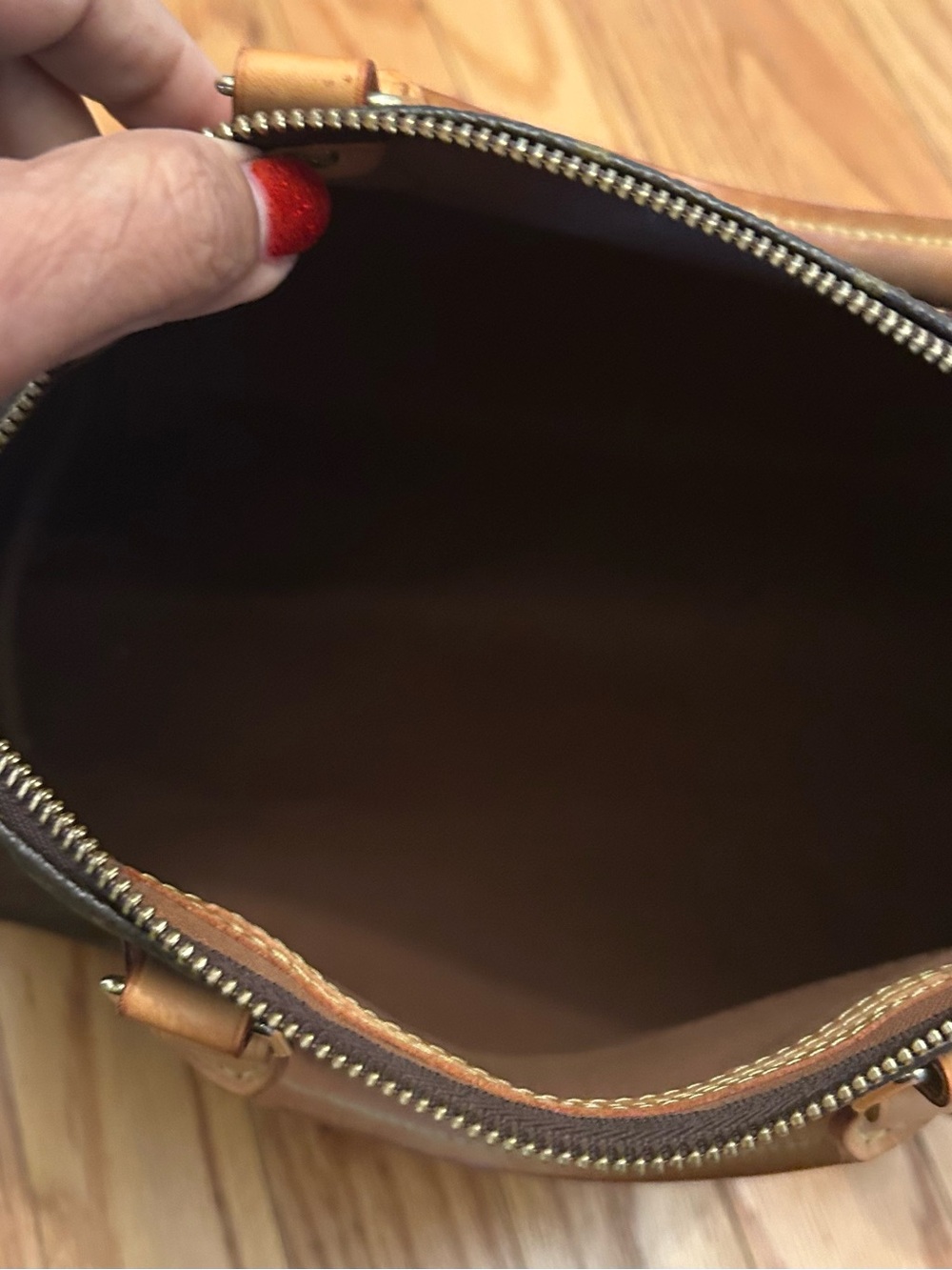 Authentic Louis Vuitton Speedy 30 in Monogram canvas - Picture 6 of 15